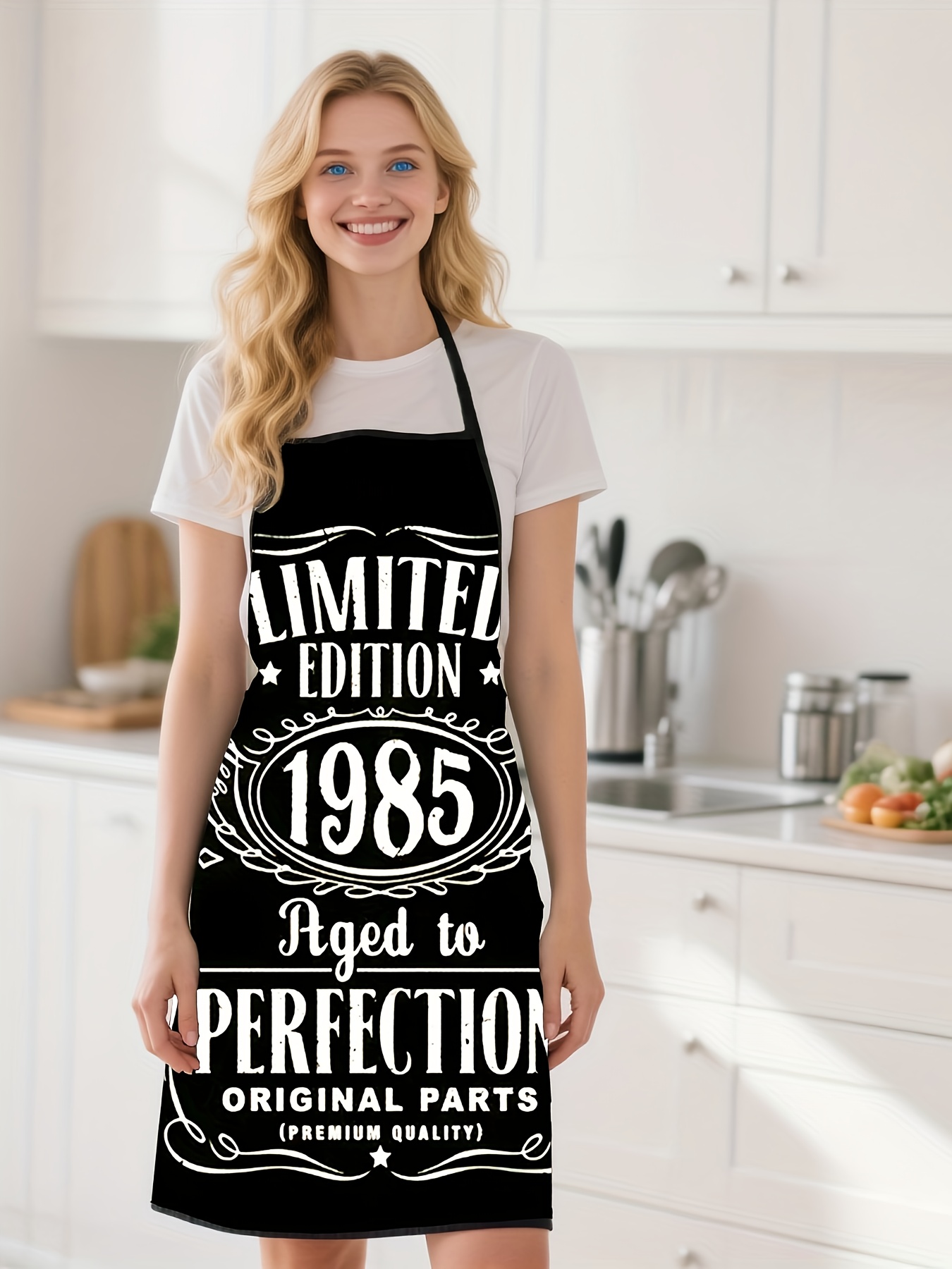 Kitchen Baking Background - '1985' Tasarımlı Siyah Zeminli Mutfak Önlüğü,